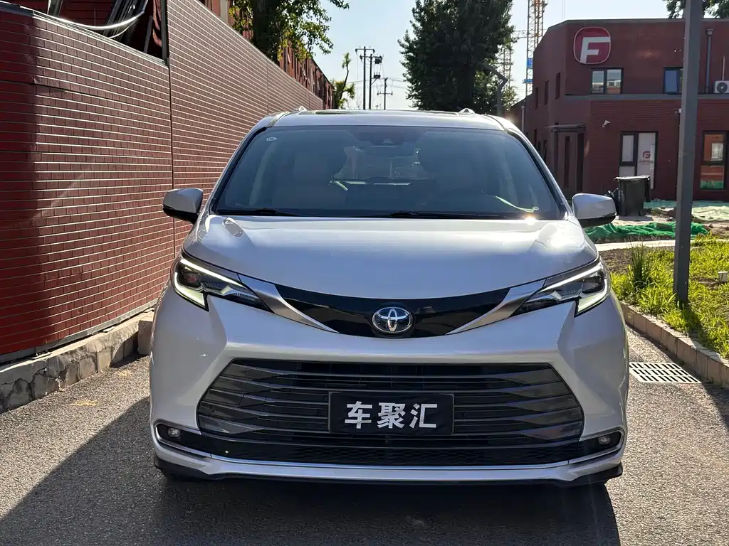 Toyota Sienna 2022 — фото 2