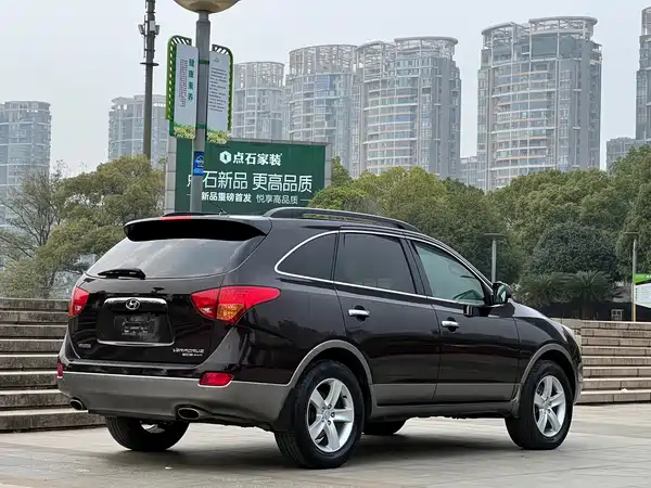 Hyundai Velasquez 2012