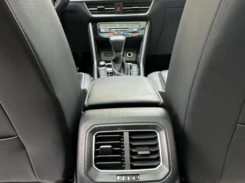 Volkswagen Tiguan L 2023 — фото 11