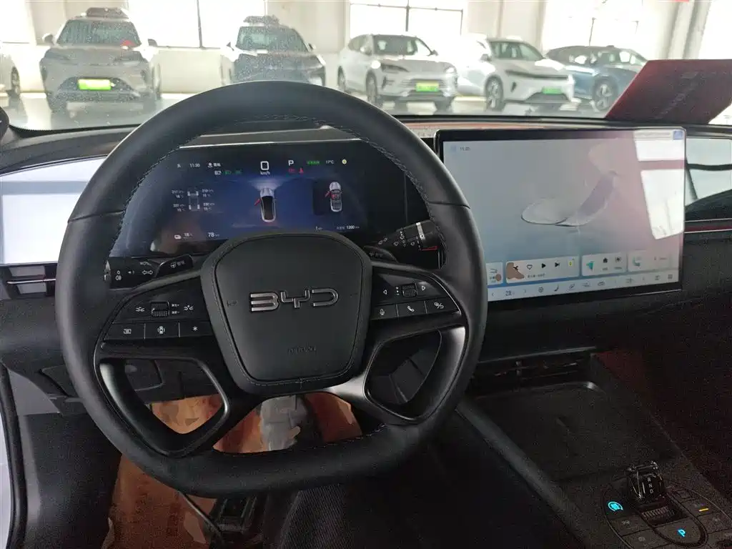 BYD Seal 2025 — фото 10