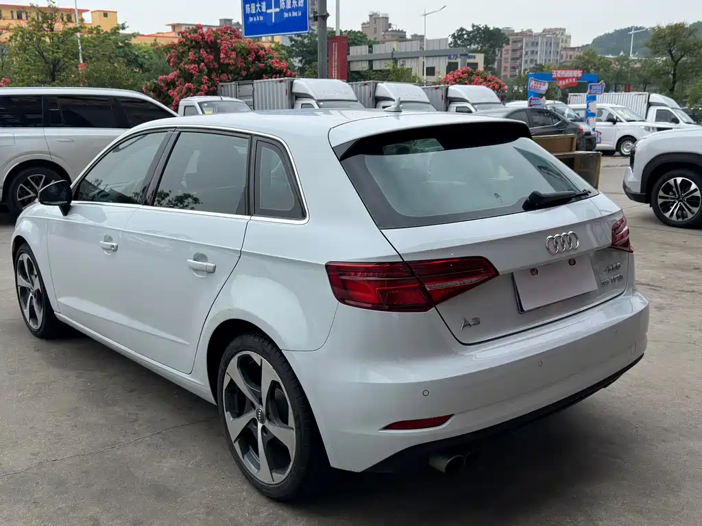 Audi A3 2018 — фото 11