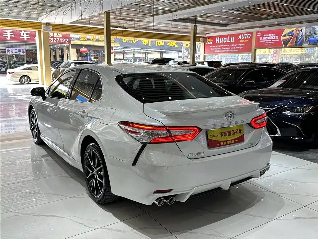 Toyota Camry 2022 — фото 15