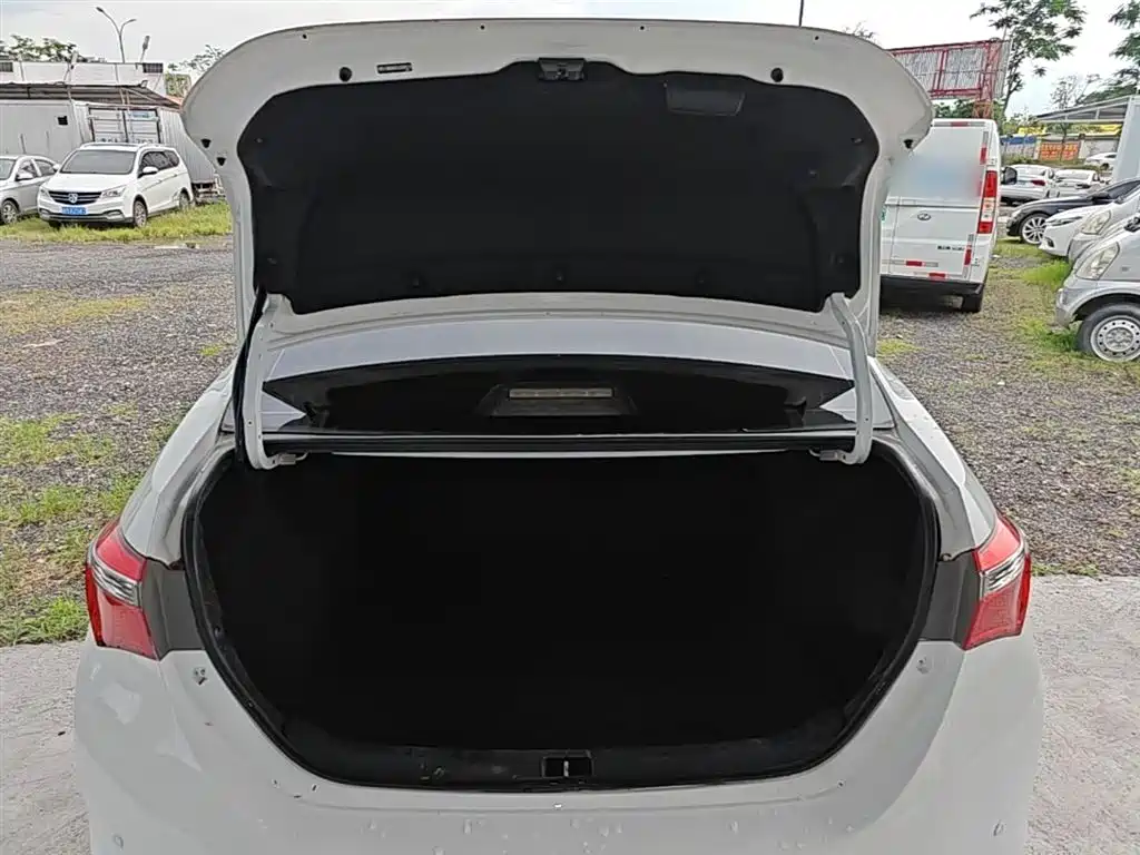Toyota Corolla 2018 — фото 19