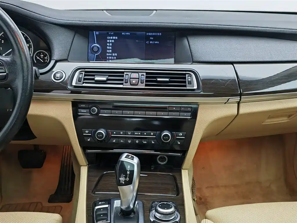 BMW 7 Series 2011 — фото 12