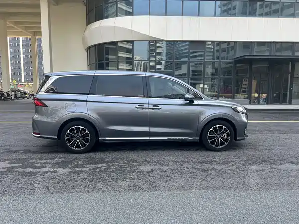 Roewe iMAX8 2022