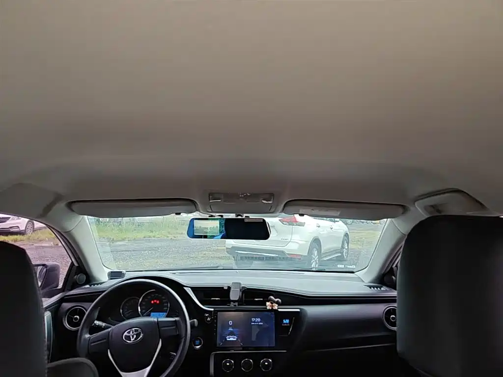 Toyota Corolla 2018 — фото 18