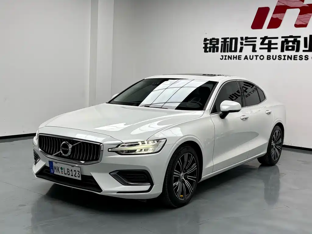 Volvo S60 2021 — фото 1