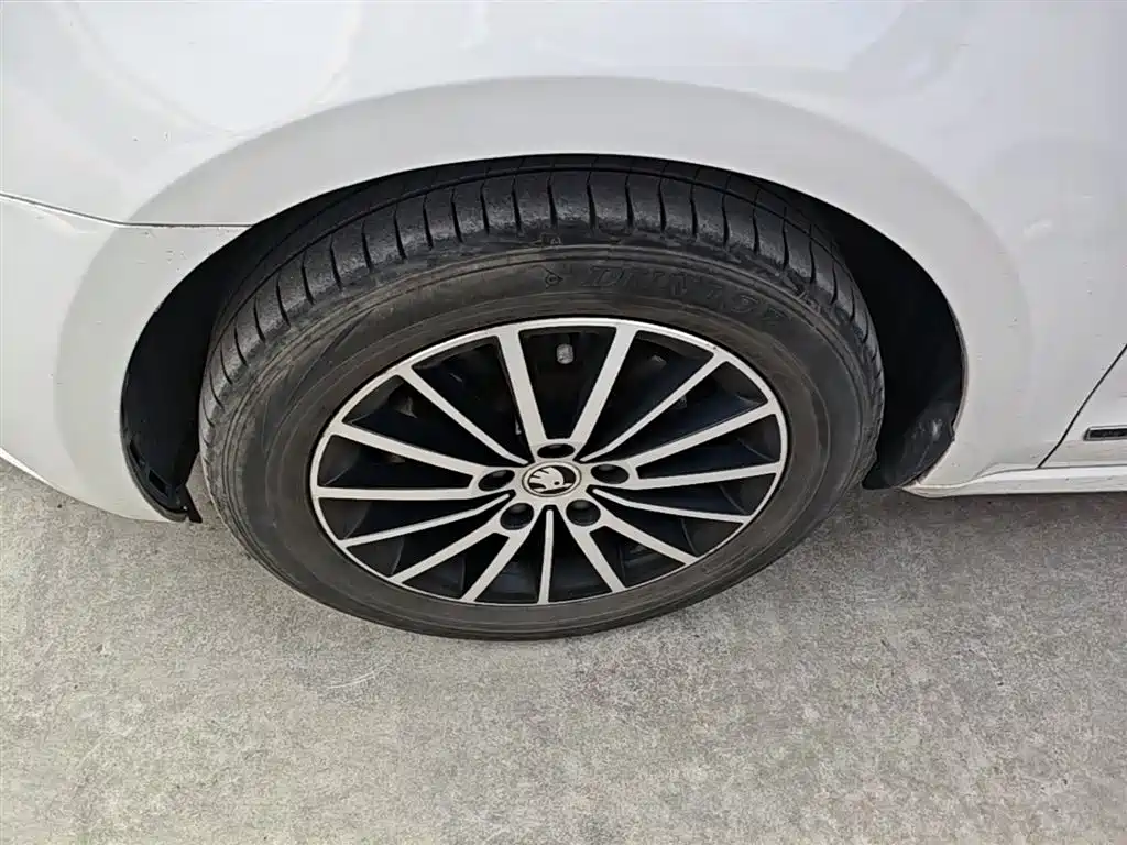 Skoda Octavia 2017 — фото 23