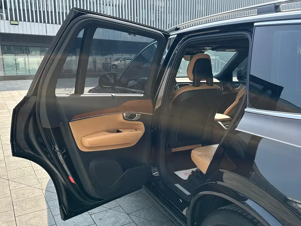 Volvo XC90 2018 — фото 10