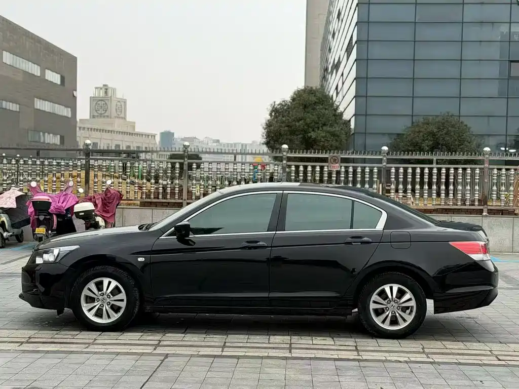 Honda Accord 2010 — фото 5