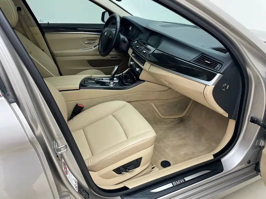 BMW 5 Series 2012 — фото 21