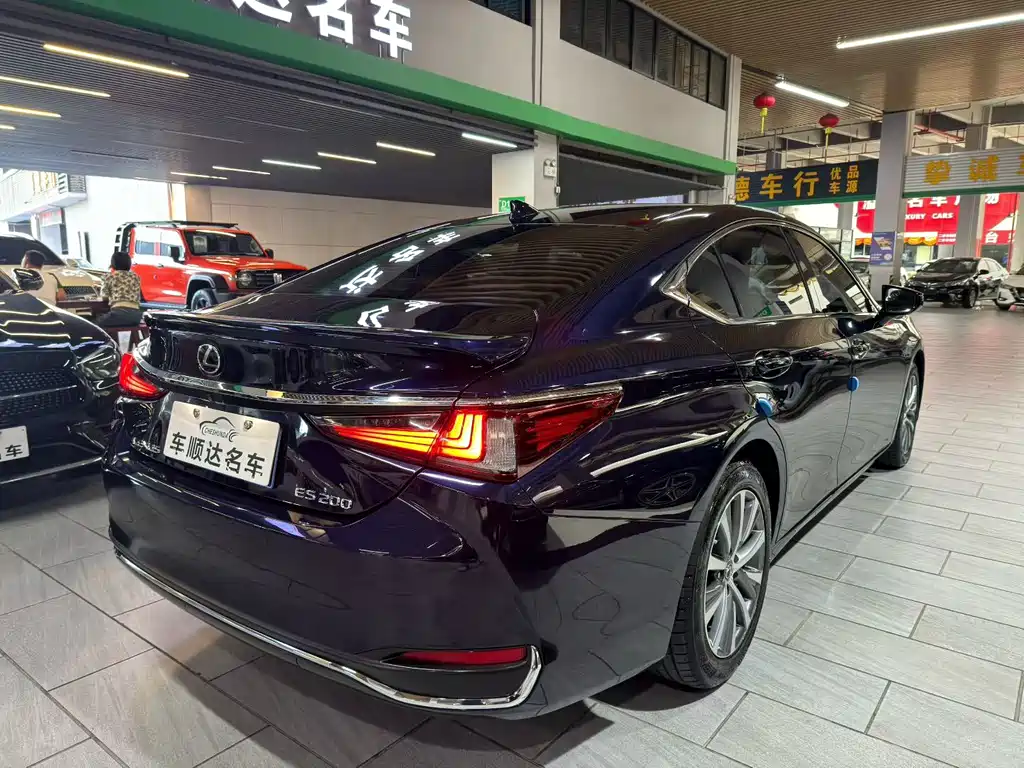 Lexus ES 2019 — фото 12