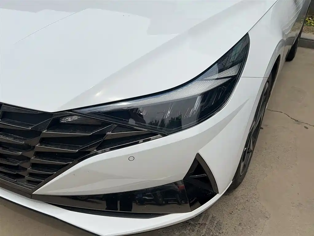 Hyundai Elantra 2022 — фото 12