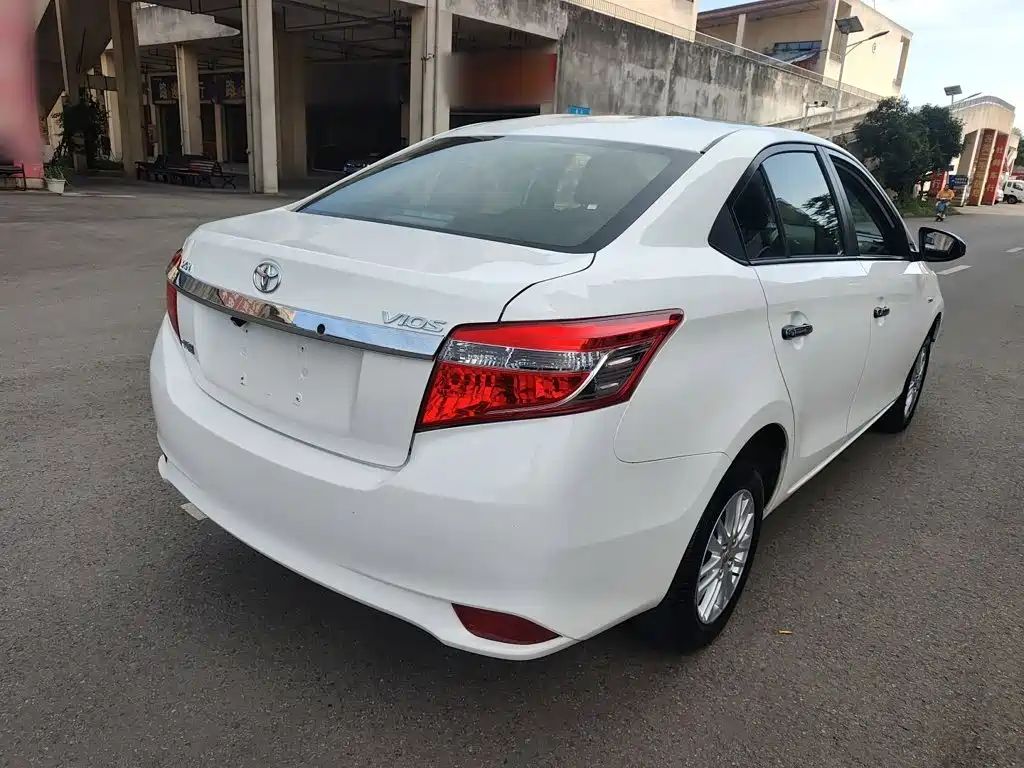 Toyota Vios 2015 — фото 5