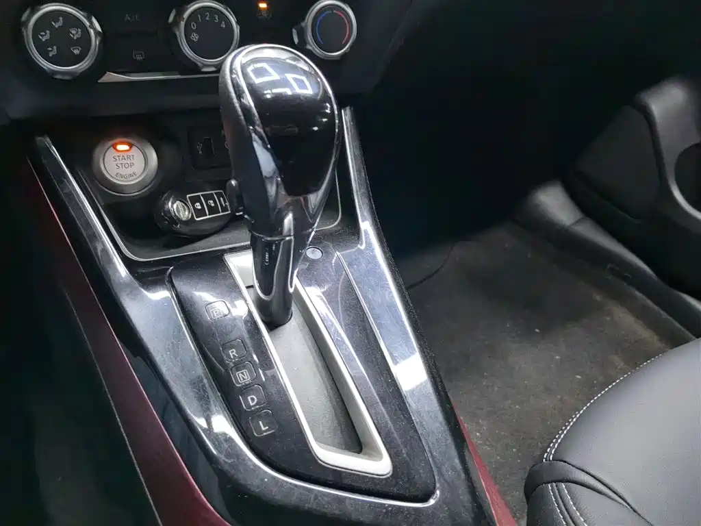 Nissan Bluebird 2018 — фото 10