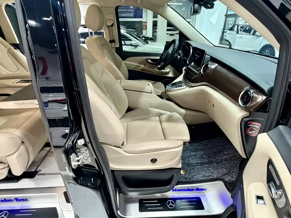 Mercedes-Benz V-Class 2024 — фото 17