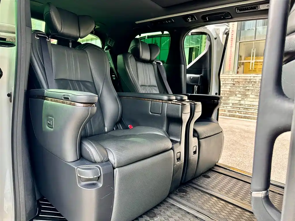 Toyota Vellfire 2019 — фото 13