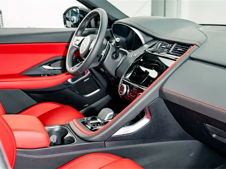 Jaguar E-PACE 2023 — фото 18