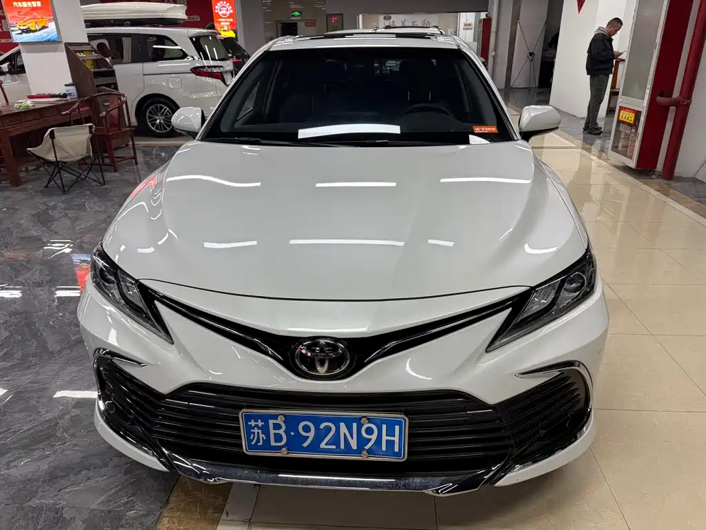 Toyota Camry 2024 — фото 2