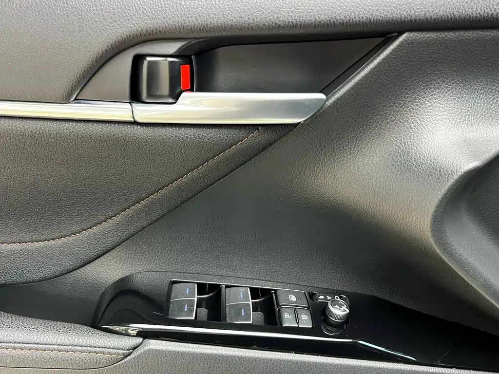 Toyota Camry 2022 — фото 19