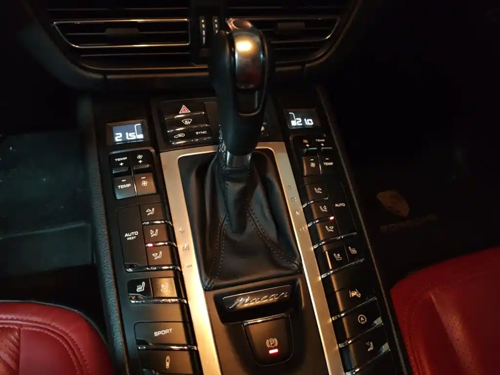 Porsche Macan 2021 — фото 15