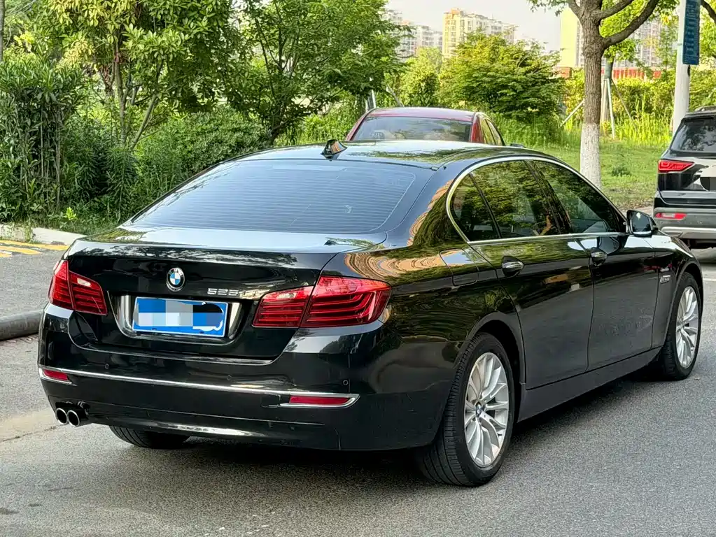 BMW 5 Series 2016 — фото 9