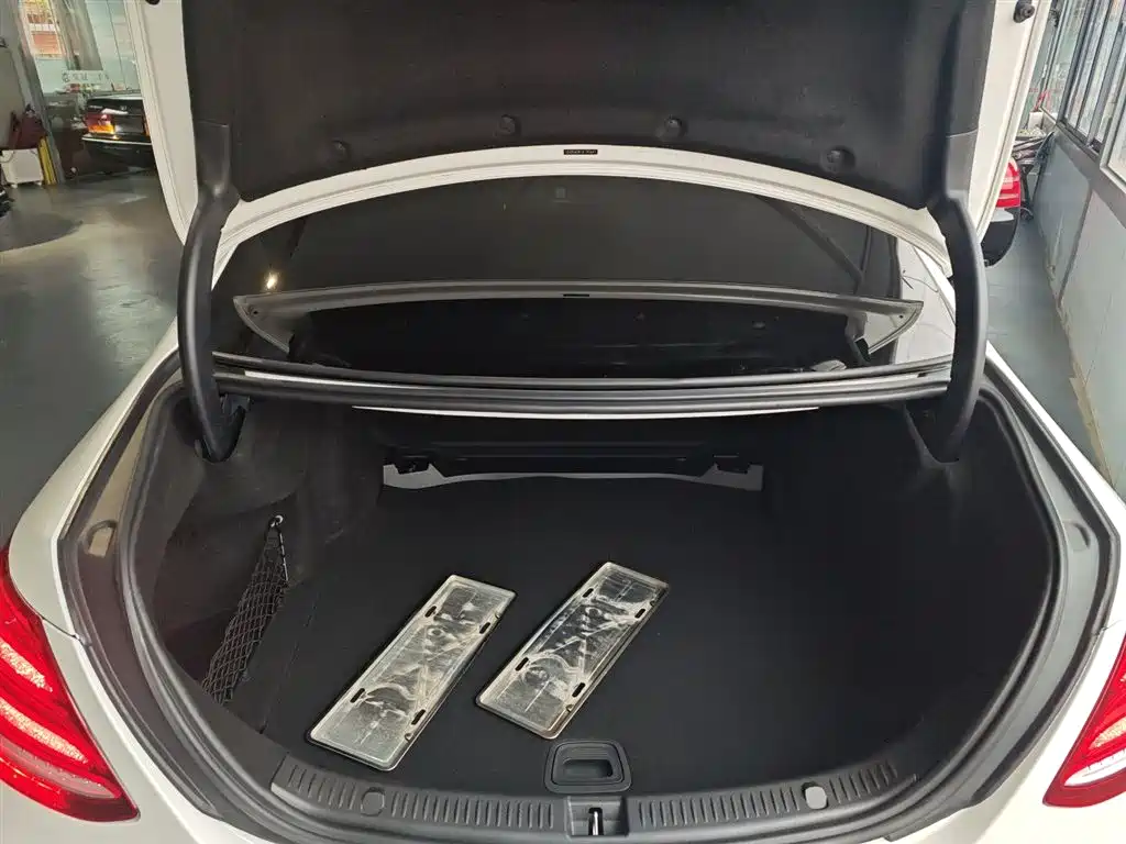 Mercedes-Benz E-Class 2018 — фото 15