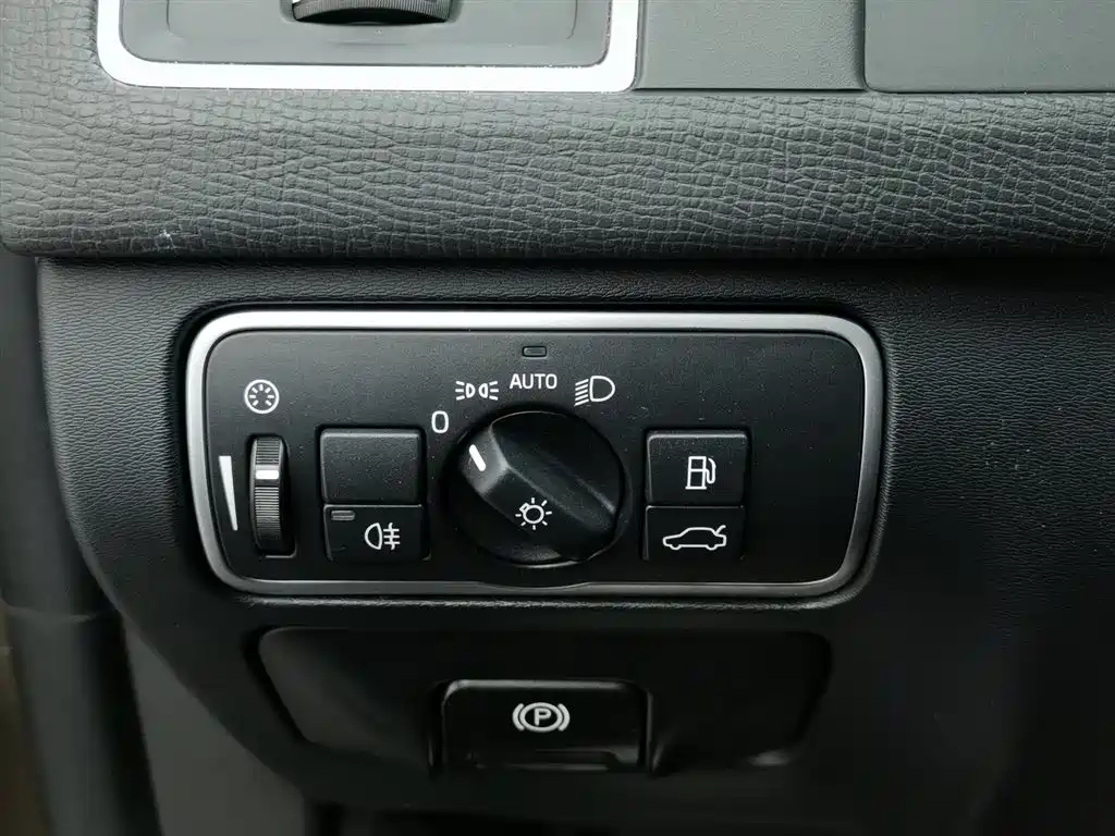 Volvo XC60 2016 — фото 21