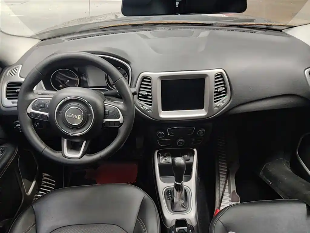 Jeep Compass 2019 — фото 10