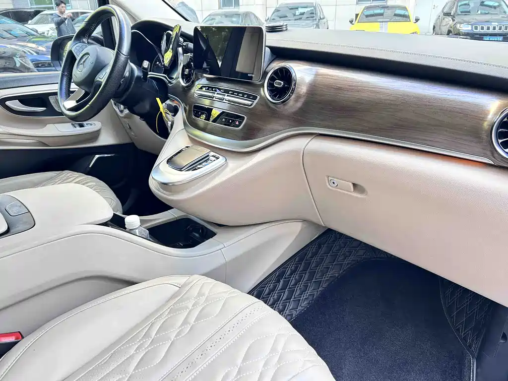 Mercedes-Benz V-Class 2021 — фото 14