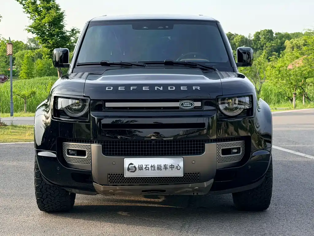 Land Rover Defender 2024 — фото 1