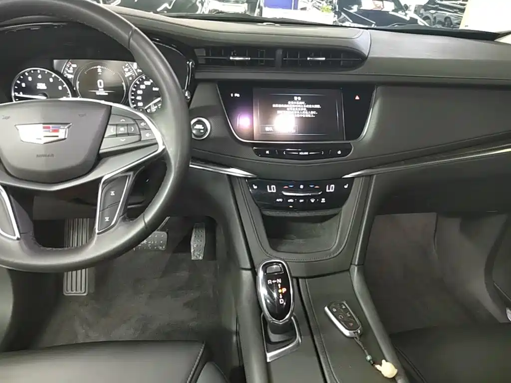 Cadillac XT5 2019 — фото 13