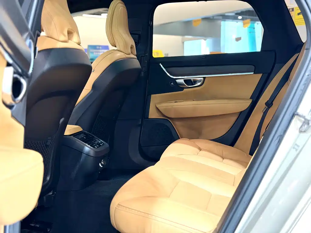 Volvo V90 2019 — фото 16