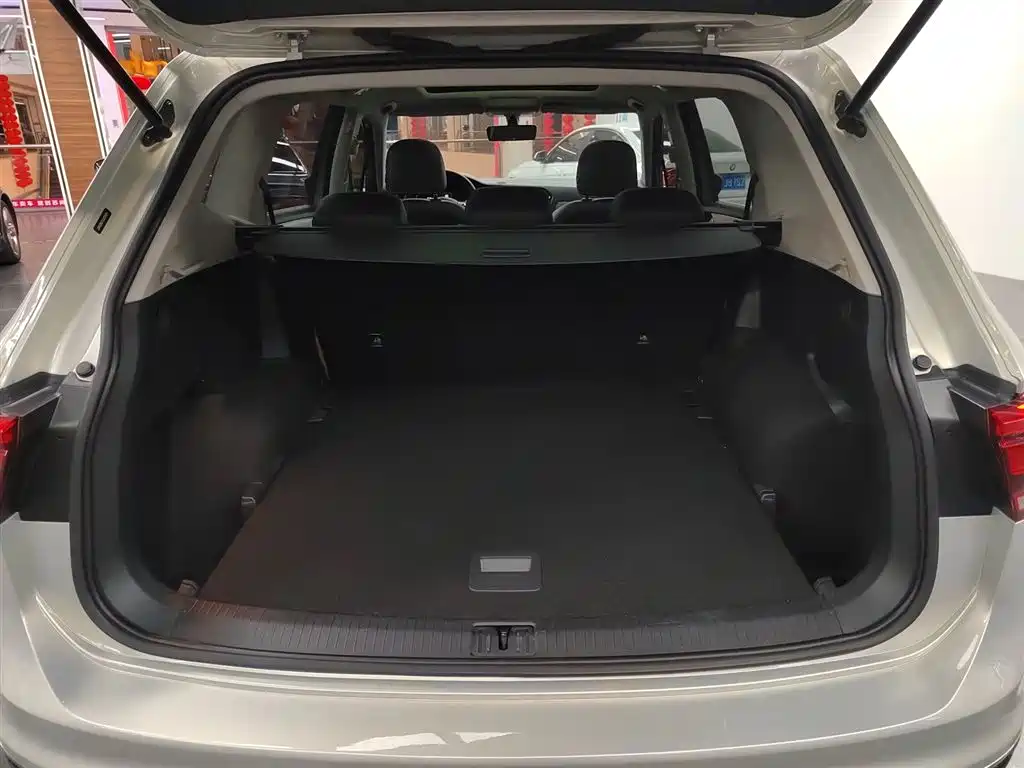 Volkswagen Tiguan L 2018 — фото 15