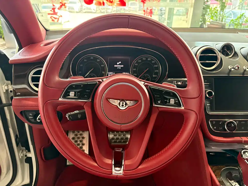 Bentley Bentayga 2018 — фото 21