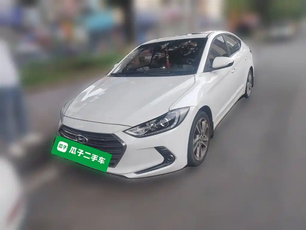 Hyundai Elantra 2017 — фото 1