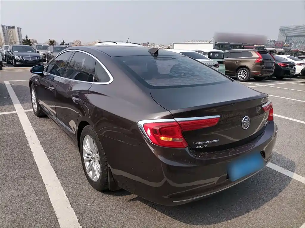 Buick LaCrosse 2017 — фото 23
