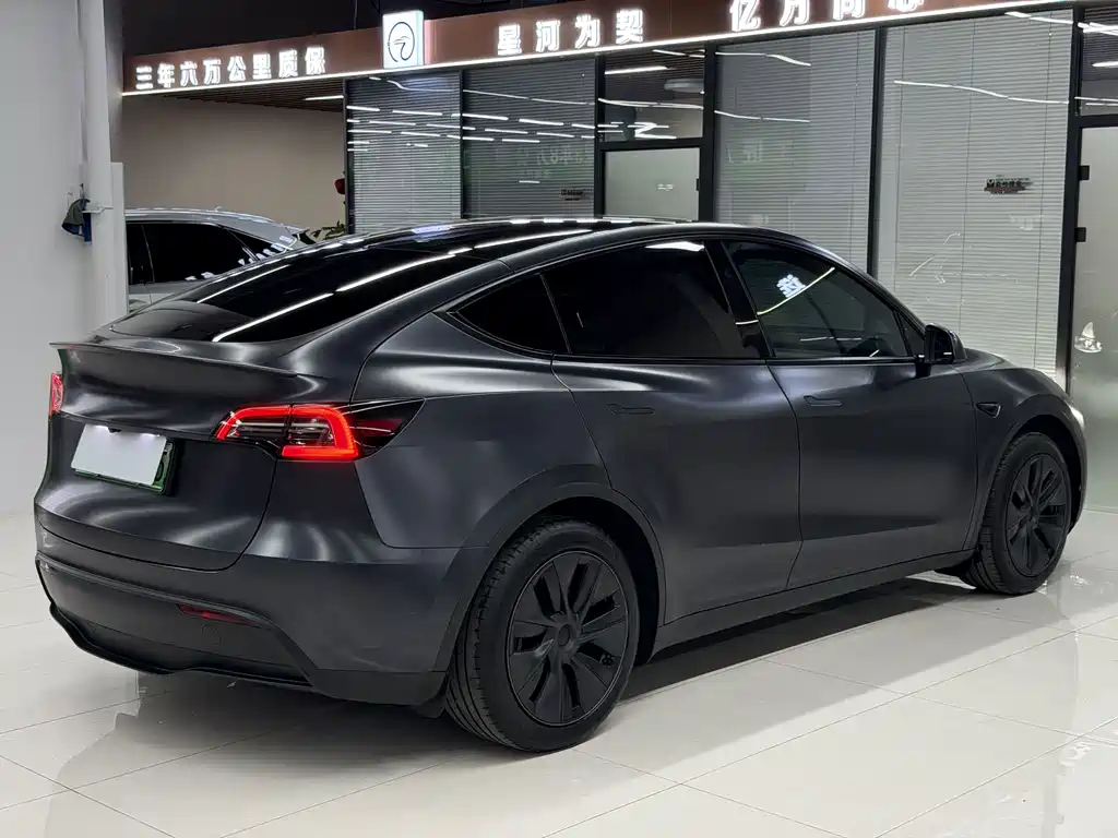 Tesla Model Y 2024 — фото 17
