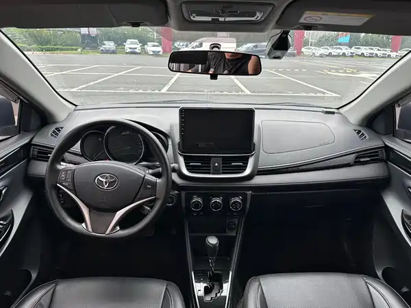 Toyota Yaris L 2022