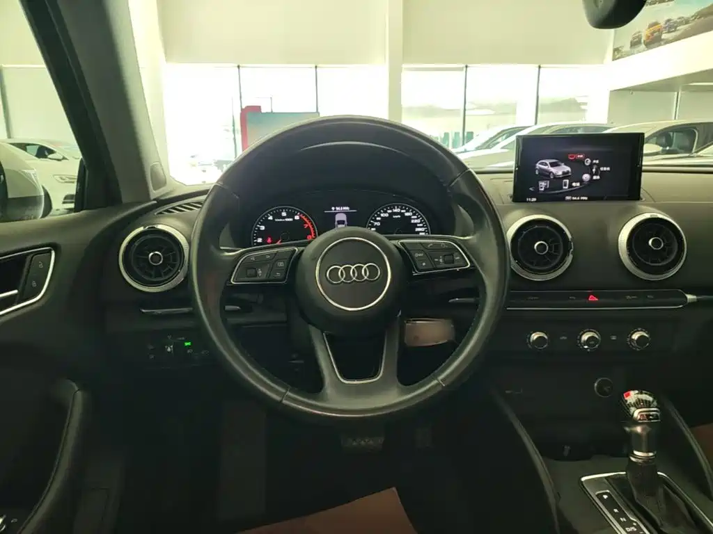 Audi A3 2019 — фото 11
