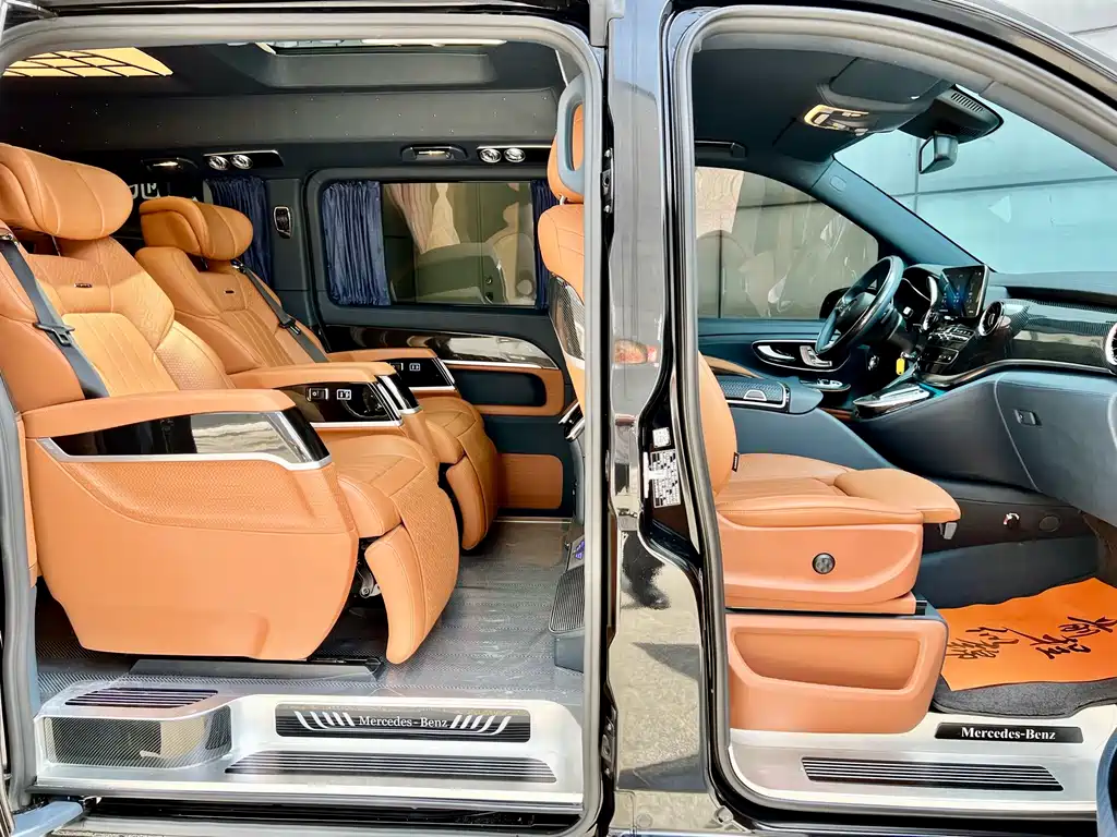 Mercedes-Benz V-Class 2023 — фото 10
