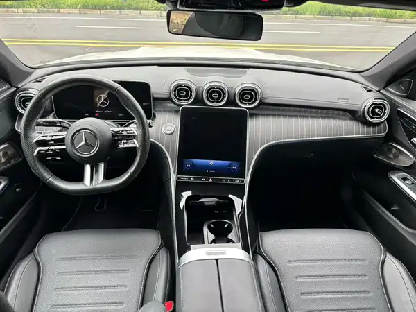 Mercedes-Benz C-Class 2024