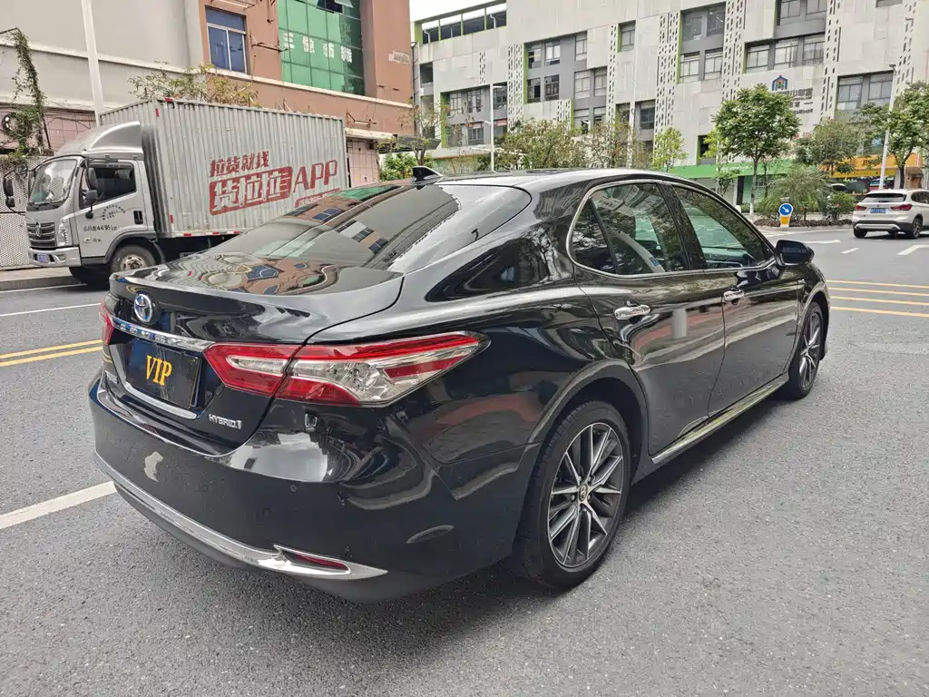 Toyota Camry 2023 — фото 6