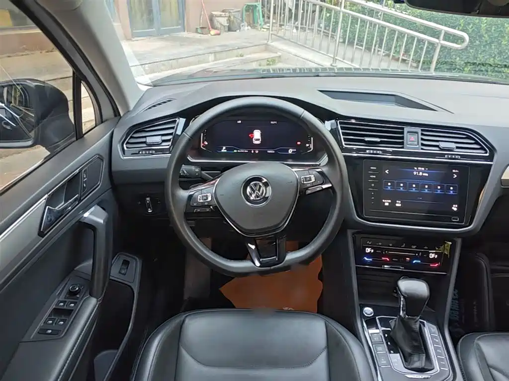 Volkswagen Tiguan L New Energy 2021 — фото 11