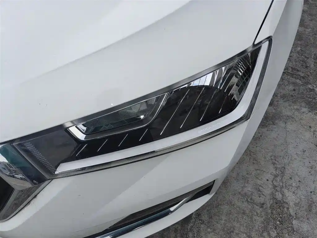 Skoda Rapid Spaceback 2020 — фото 18