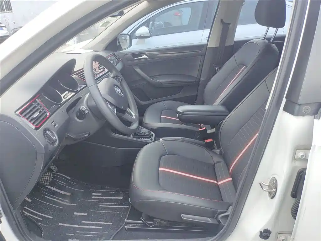 Skoda Rapid Spaceback 2020 — фото 11