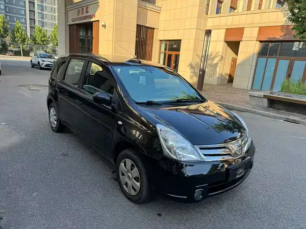 Nissan Livina 2012