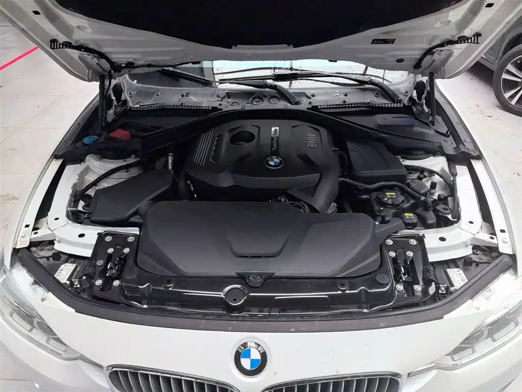 BMW 3 Series 2019 — фото 16