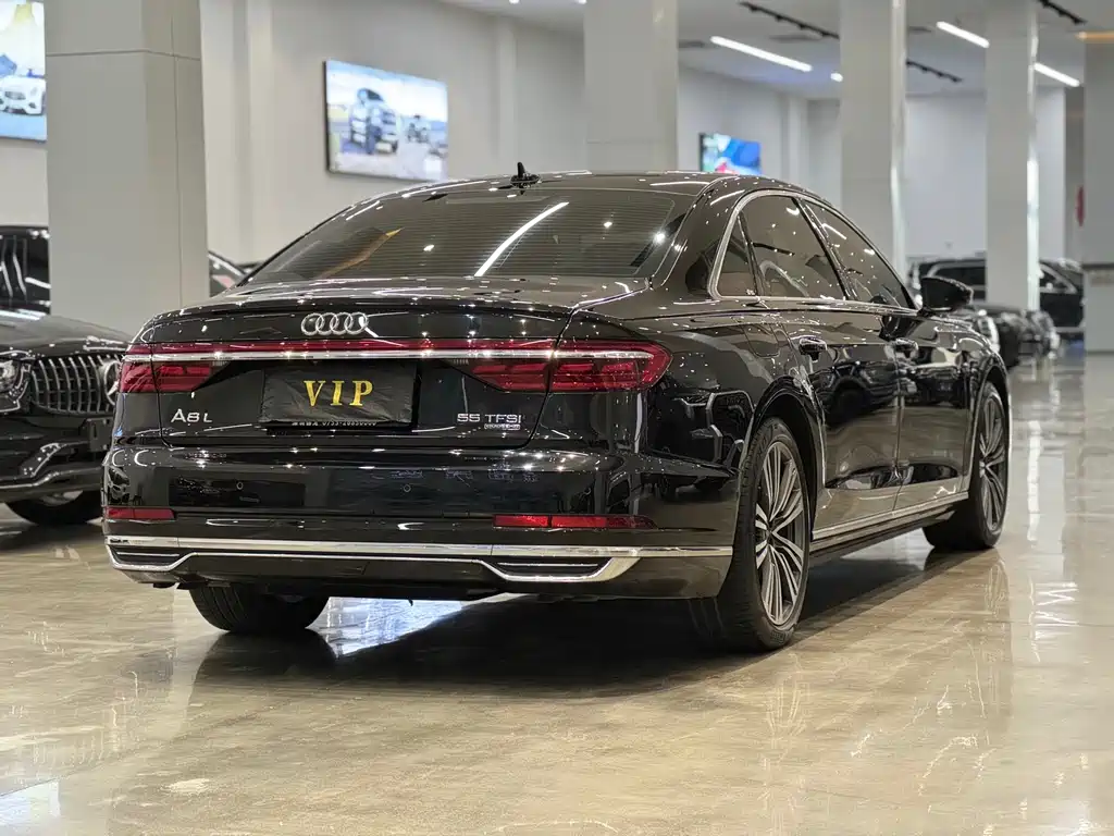 Audi A8 2021 — фото 4