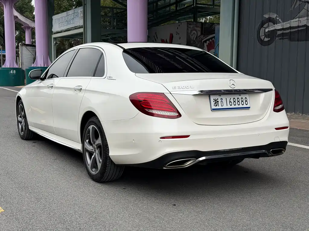 Mercedes-Benz E-Class 2019 — фото 9